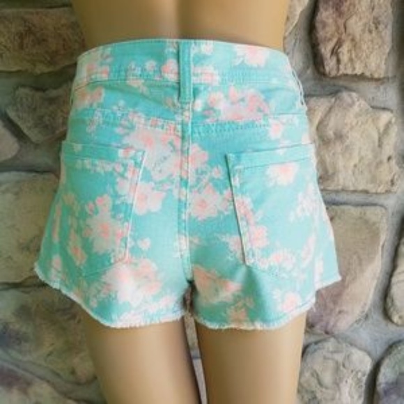 FOREVER 21 | Blue and Pink Floral Shorts - Picture 3 of 5
